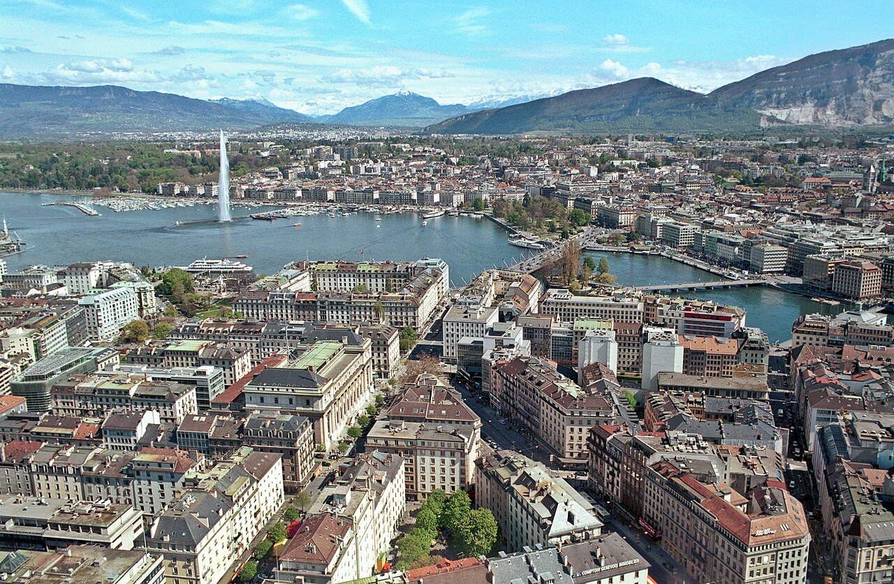 Geneva: 20,000 March Against G7, Police Broke Up the Rally by Evening